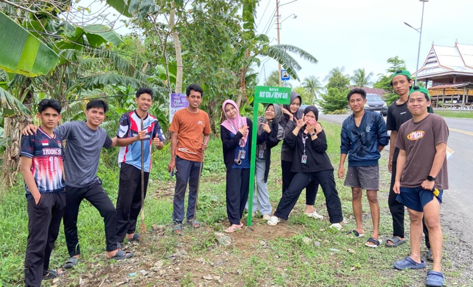 KKN UIN Alauddin Makassar Angkatan 78 Posko 11 Desa Mario Realisasikan Program Pembuatan Plang Desa 